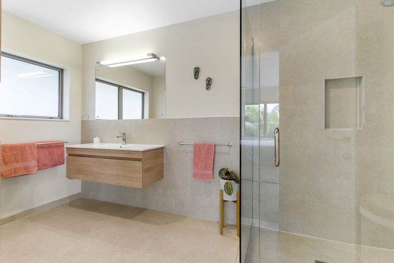 Photo of property in 31 Beachwood Drive, Hatfields Beach, Orewa, 0931