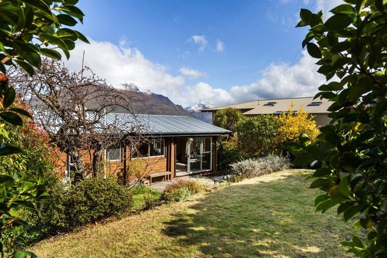 Photo of property in 20 Earnslaw Terrace, Queenstown, 9300