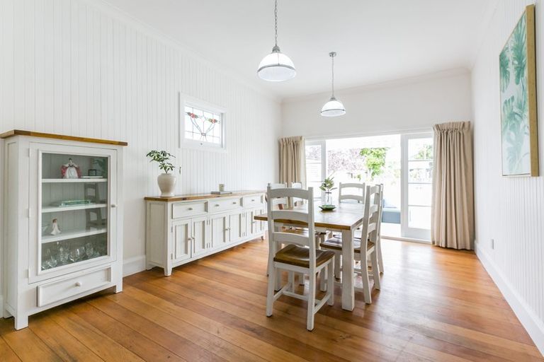 Photo of property in 137 Vigor Brown Street, Napier South, Napier, 4110