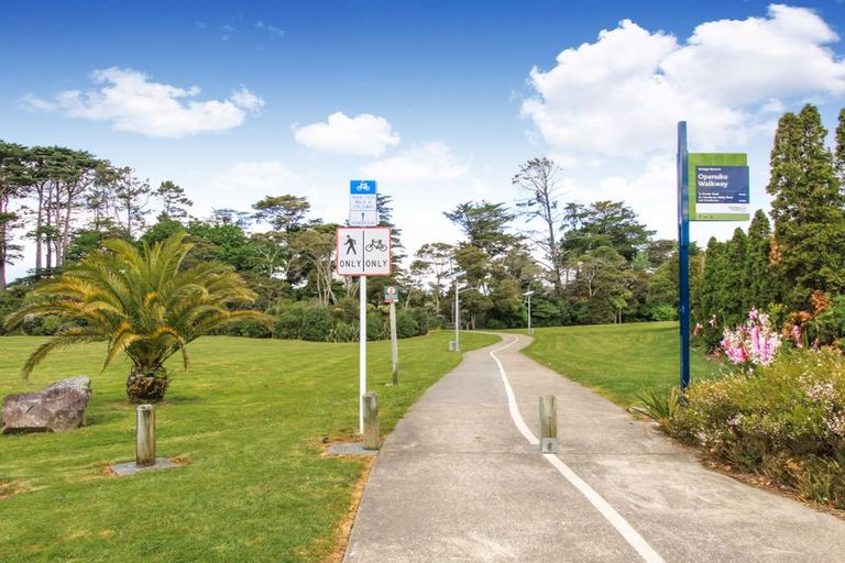 Photo of property in 6 Khaleel Place, Henderson, Auckland, 0612