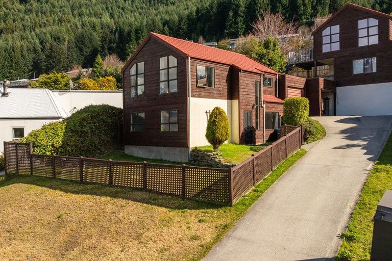 Photo of property in 5 Arawata Terrace, Fernhill, Queenstown, 9300
