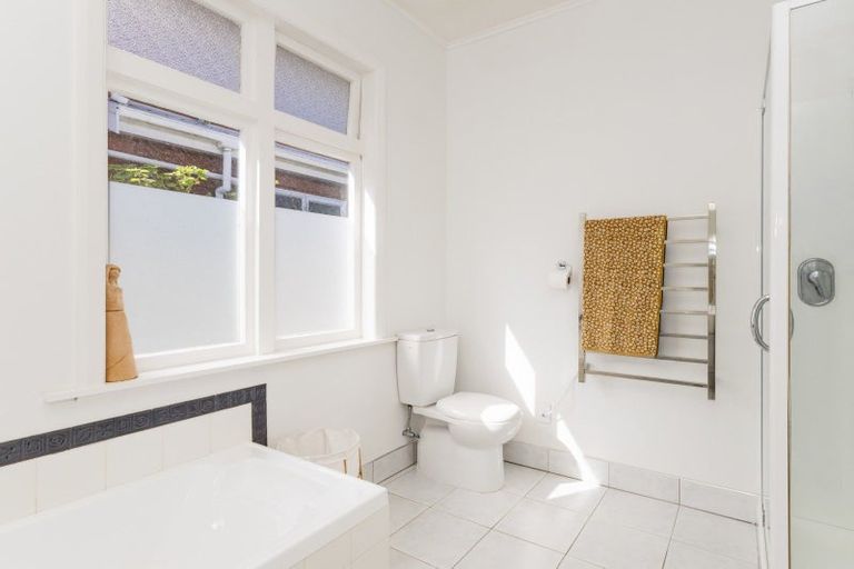 Photo of property in 7 Marine Parade, Eastbourne, Lower Hutt, 5013