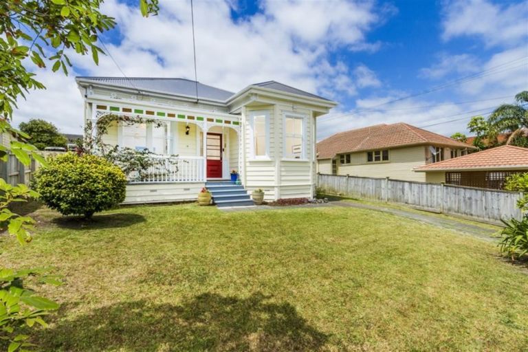 Photo of property in 15 Kawerau Avenue, Devonport, Auckland, 0624