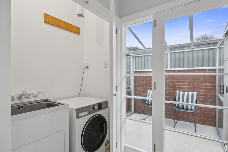 Photo of property in 15 Shandon Road, Vauxhall, Dunedin, 9013