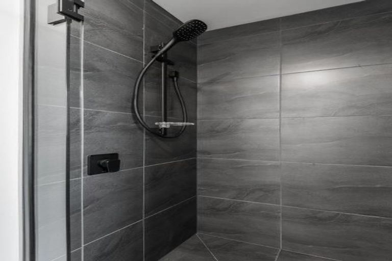 Photo of property in 1 Kapuka Lane, Wanaka, 9305