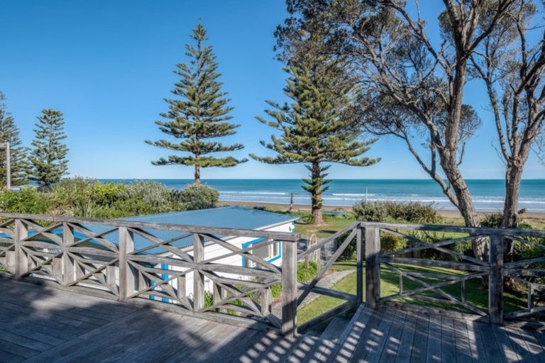 Photo of property in 12 Makorori Beach Road, Makorori, Gisborne, 4073