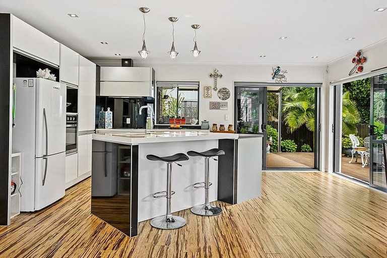 Photo of property in 71a Stottholm Road, Titirangi, Auckland, 0604