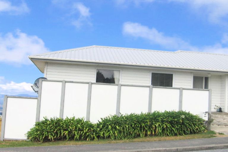 Photo of property in 43 Ashton Fitchett Drive, Brooklyn, Wellington, 6021