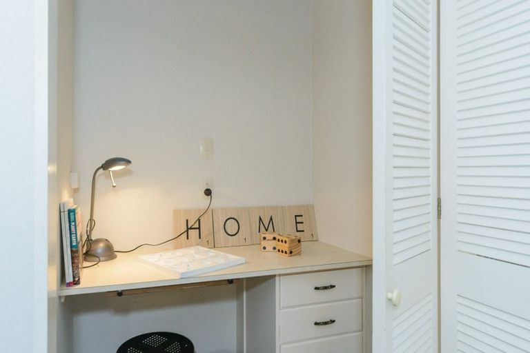 Photo of property in 6 Caulfield Place, Awapuni, Palmerston North, 4412