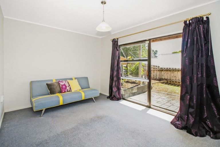 Photo of property in 28 Moulton Street, Moturoa, New Plymouth, 4310