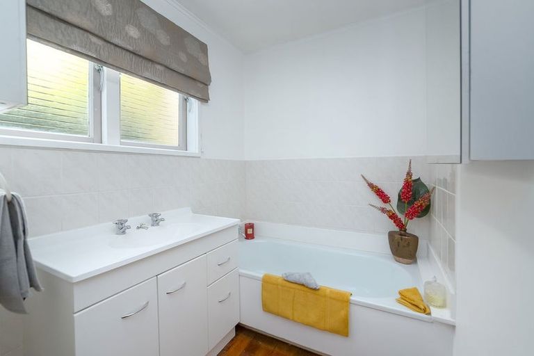 Photo of property in 8 Vista Crescent, Maoribank, Upper Hutt, 5018