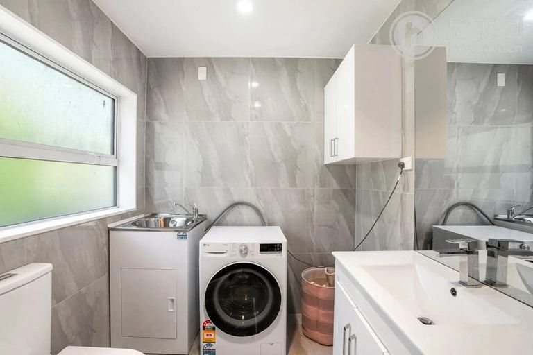 Photo of property in 23a Derwent Crescent, Titirangi, Auckland, 0604