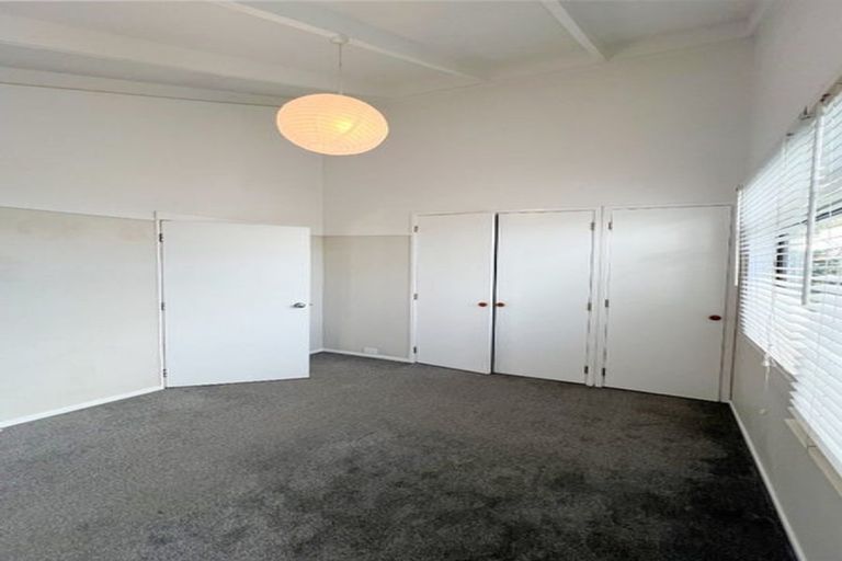 Photo of property in 3/25a Beach Road, Te Atatu Peninsula, Auckland, 0610