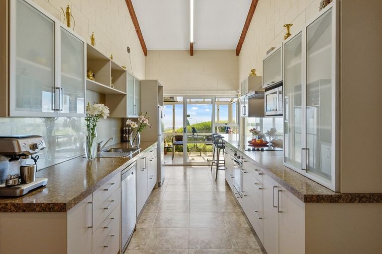 Photo of property in 223 Mount Pleasant Road, Mount Pleasant, Christchurch, 8081