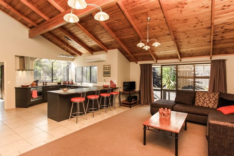 Photo of property in 6 Khaleel Place, Henderson, Auckland, 0612