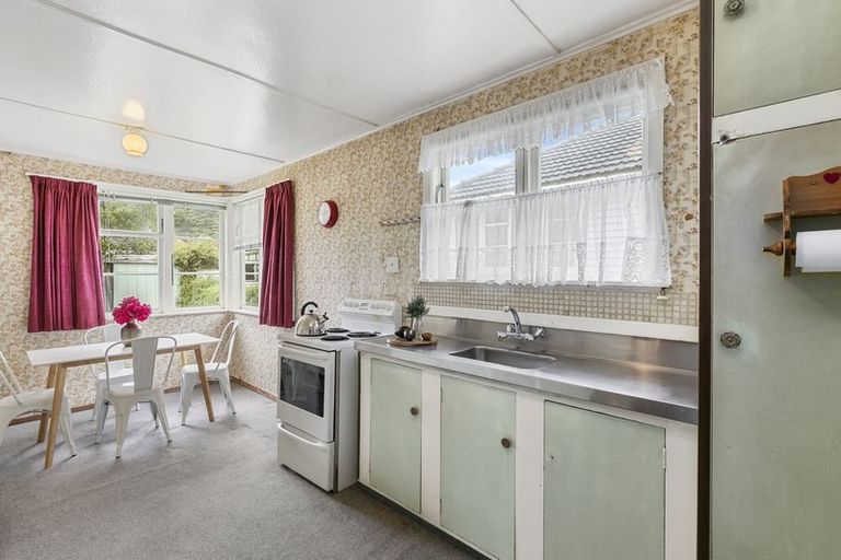 Photo of property in 105 Kowhai Street, Naenae, Lower Hutt, 5011