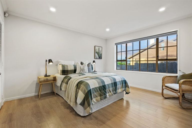 Photo of property in 1/52 Aberdeen Road, Campbells Bay, Auckland, 0620