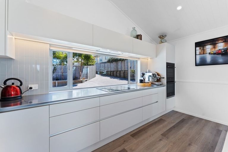 Photo of property in 55b Paynters Avenue, Strandon, New Plymouth, 4312