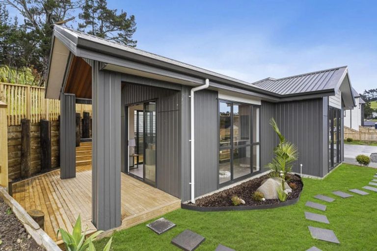 Photo of property in 52 Pukemarino Road, Waimauku, 0812