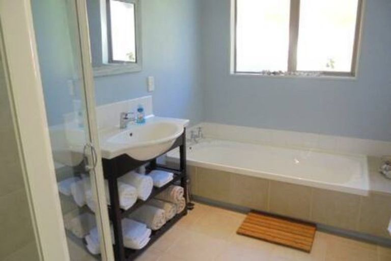 Photo of property in 13 Captains Close, Waikawa, Picton, 7220