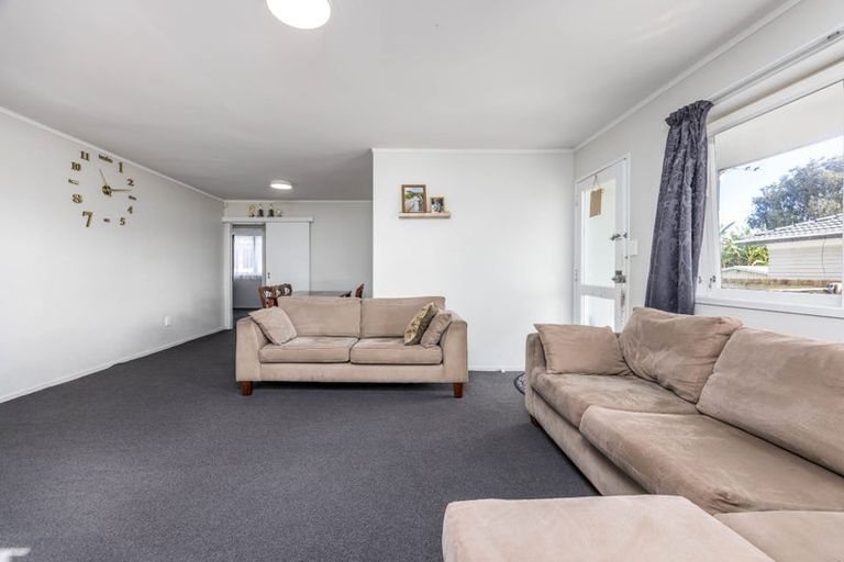 Photo of property in 381 Roscommon Road, Clendon Park, Auckland, 2103