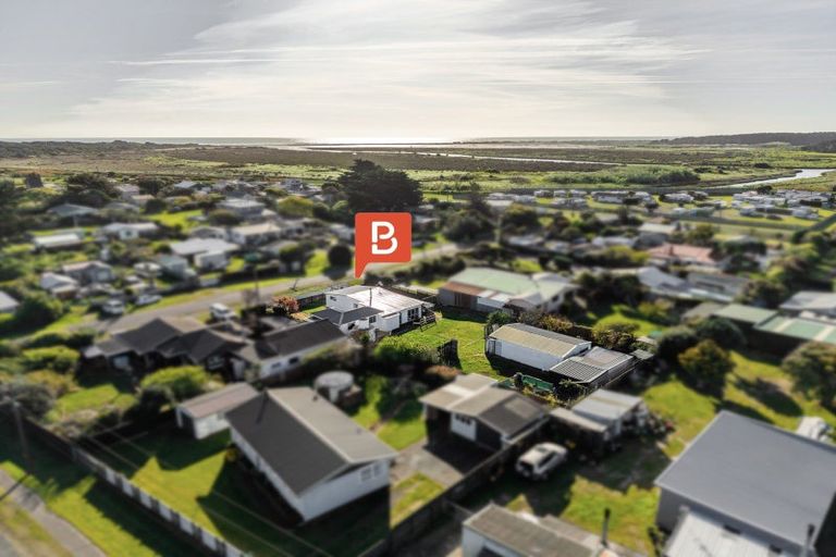 Photo of property in 9 Koura Street, Tangimoana, 4822