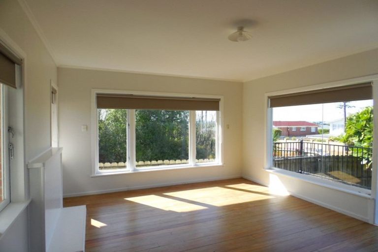 Photo of property in 81 Royal View Road, Te Atatu South, Auckland, 0610