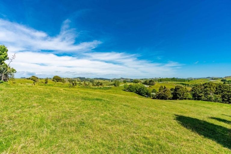 Photo of property in 18 Marohemo Road, Maungaturoto, 0583