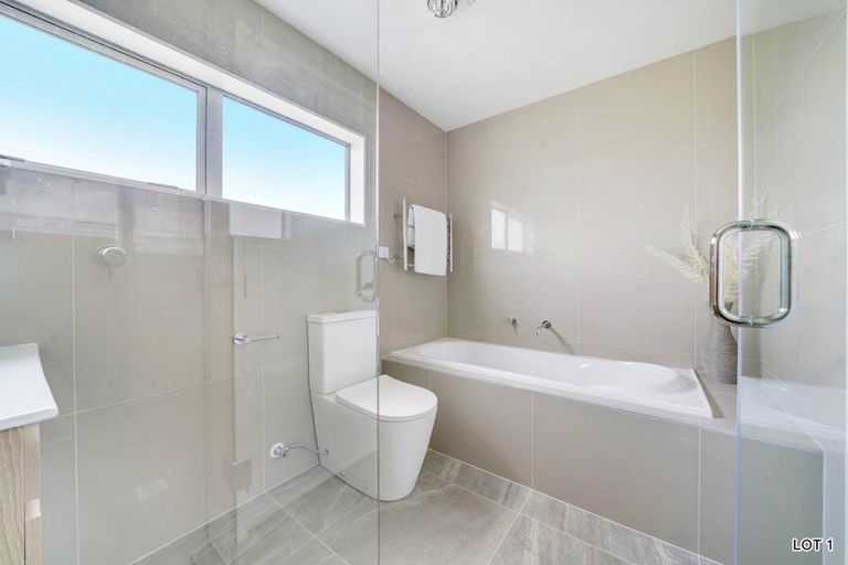 Photo of property in 40d Estuary Road, Weymouth, Auckland, 2103