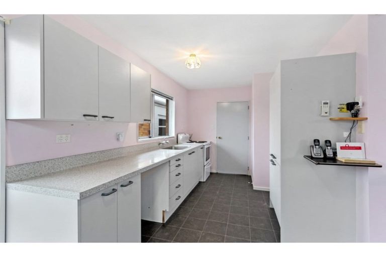 Photo of property in 2/139 Gilberthorpes Road, Hei Hei, Christchurch, 8042