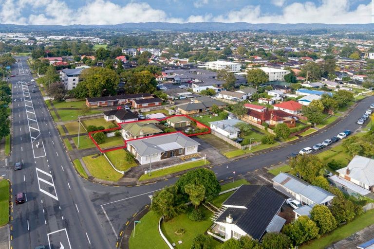 Photo of property in 30 Lincoln Road, Henderson, Auckland, 0610