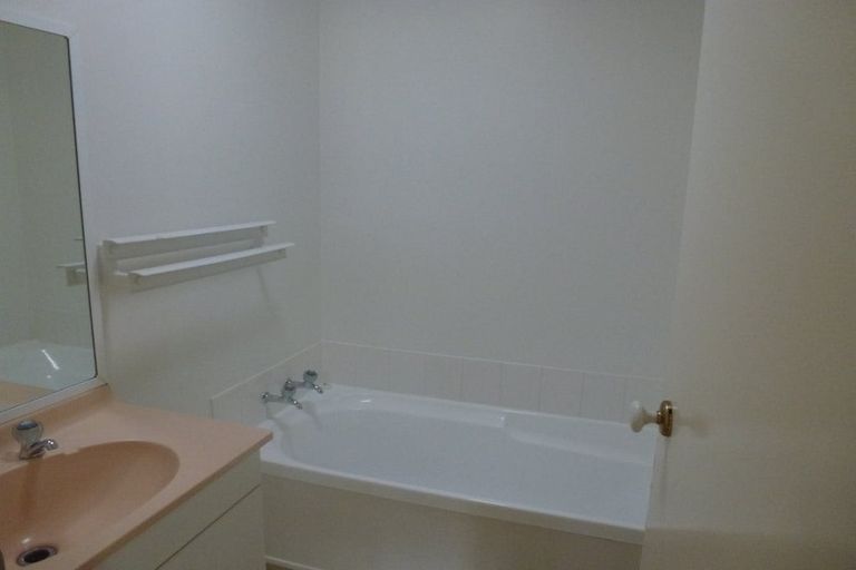 Photo of property in 7 Sherpa Place, Massey, Auckland, 0614