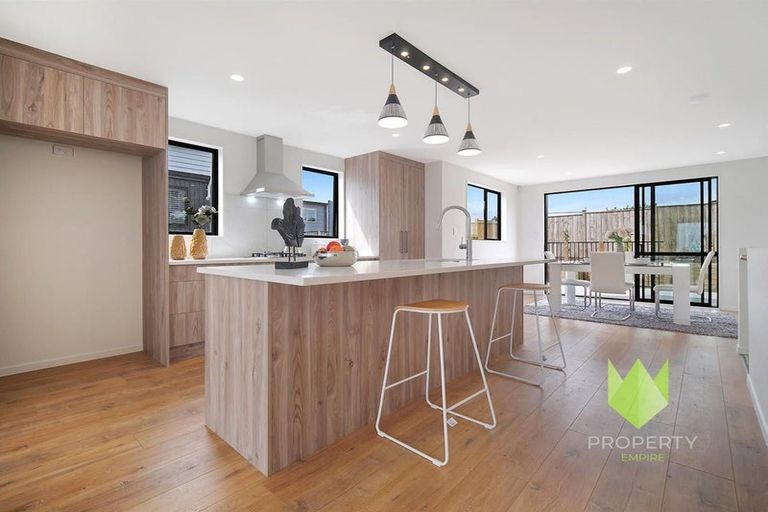 Photo of property in 20b Crestview Rise, Papakura, 2110