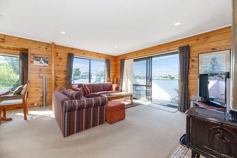 Photo of property in 2/10 Sirius Place, Botany Downs, Auckland, 2010