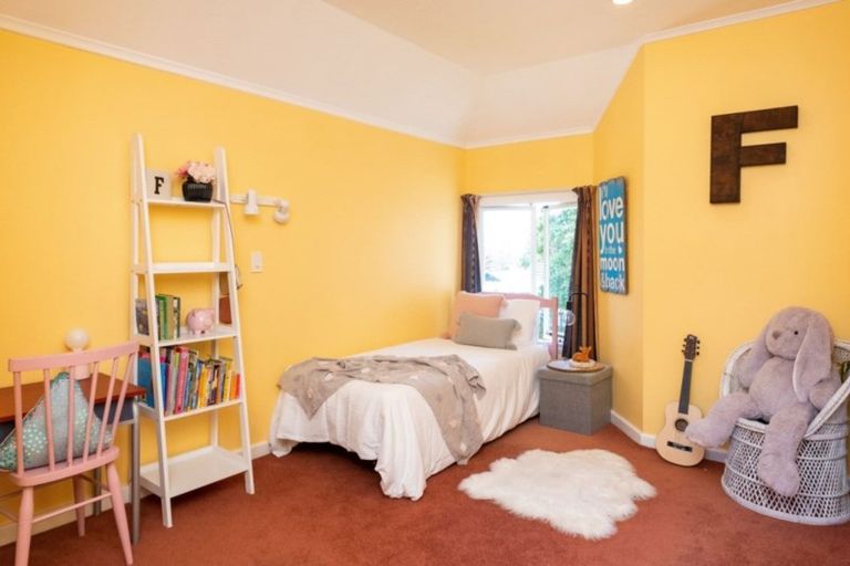 Photo of property in 1 Tauroa Road, Havelock North, 4130