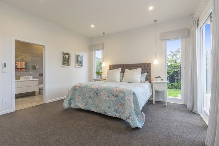 Photo of property in 54 Miller Street, Point Chevalier, Auckland, 1022