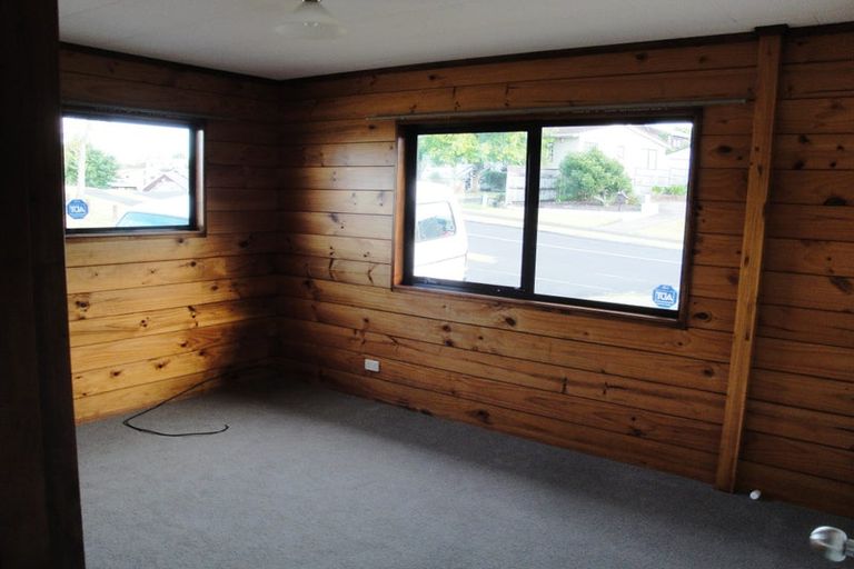 Photo of property in 1/9 Bronzewing Terrace, Unsworth Heights, Auckland, 0632