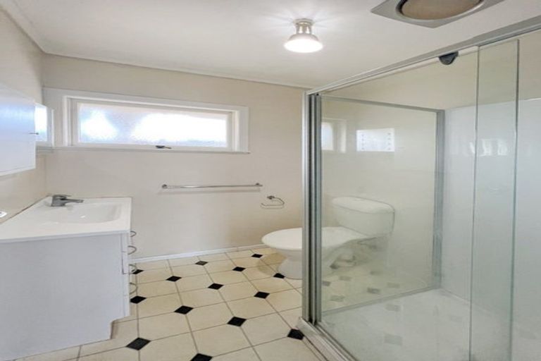 Photo of property in 2/17 Saltburn Road, Milford, Auckland, 0620