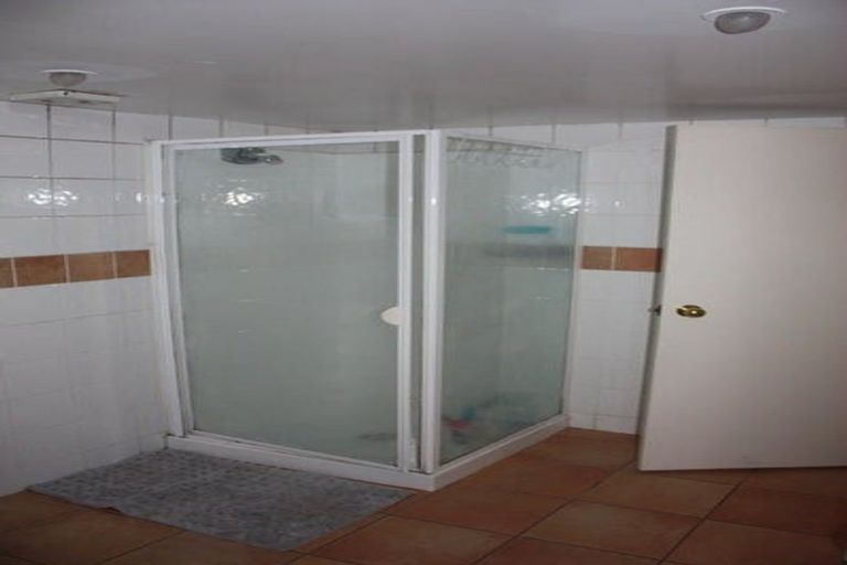 Photo of property in 188 Sunnynook Road, Totara Vale, Auckland, 0627