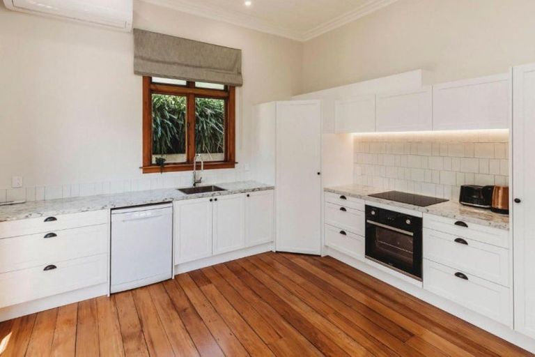 Photo of property in 51 Vivian Street, New Plymouth, 4310
