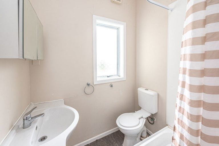 Photo of property in 184 Cornfoot Street, Castlecliff, Whanganui, 4501