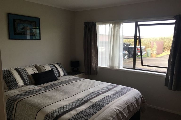 Photo of property in 679 Waitakere Road, Kumeu, 0891