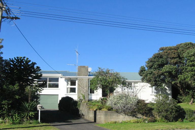 Photo of property in 4 Mahoe Street, Otaki Beach, Otaki, 5512