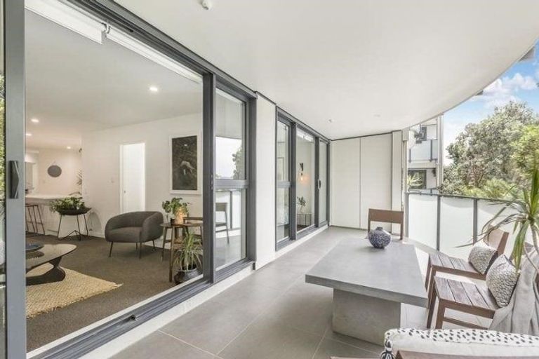 Photo of property in The Mews, 10/8 Basque Road, Eden Terrace, Auckland, 1021