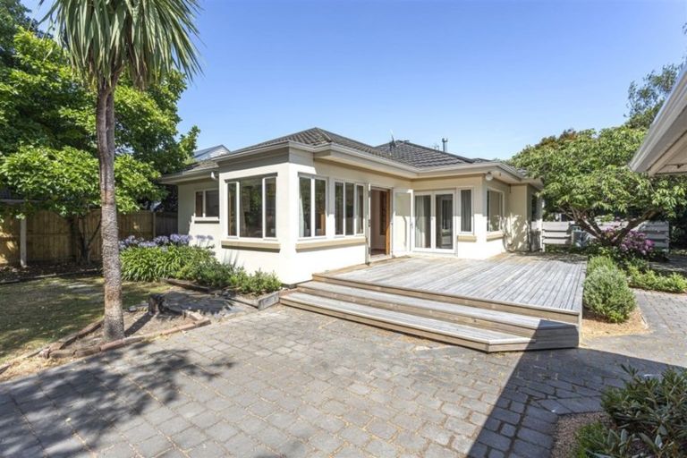 Photo of property in 110 Clyde Road, Ilam, Christchurch, 8041