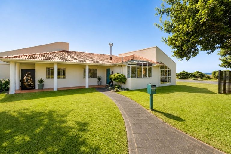 Photo of property in 304 Manly Street, Paraparaumu Beach, Paraparaumu, 5032