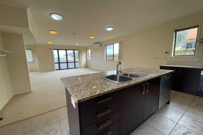 Photo of property in 28 Greenbough Lane, Greenhithe, Auckland, 0632