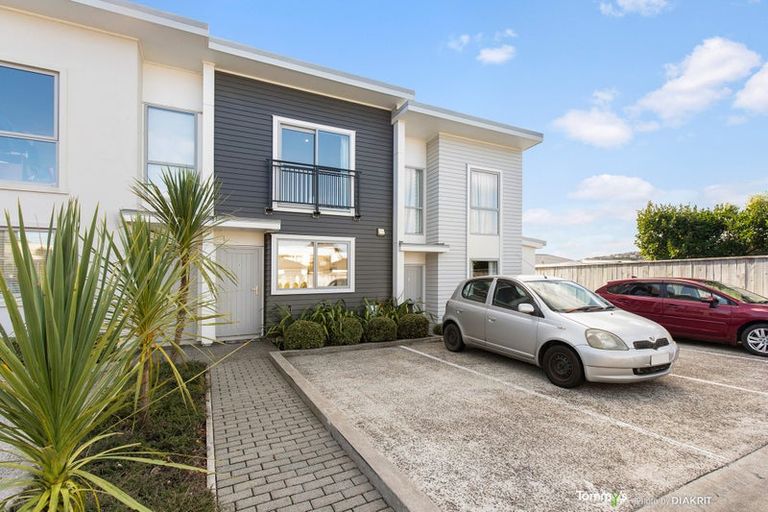 Photo of property in 2/32 Dr Taylor Terrace, Johnsonville, Wellington, 6037