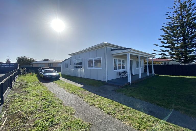 Photo of property in 90 Hinau Street, Castlecliff, Whanganui, 4501