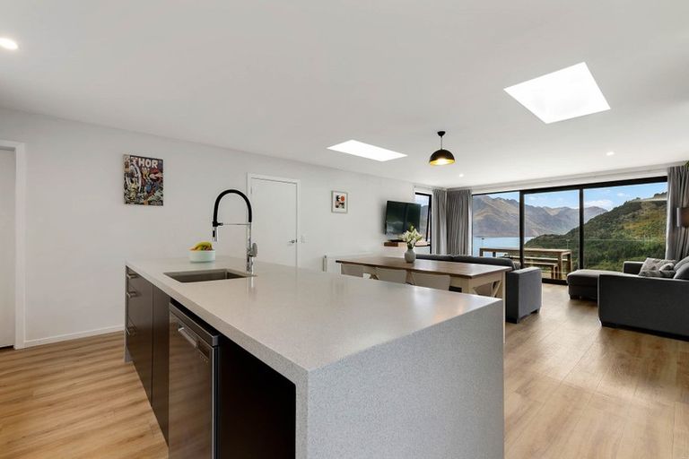 Photo of property in 15a Mackinnon Terrace, Sunshine Bay, Queenstown, 9300
